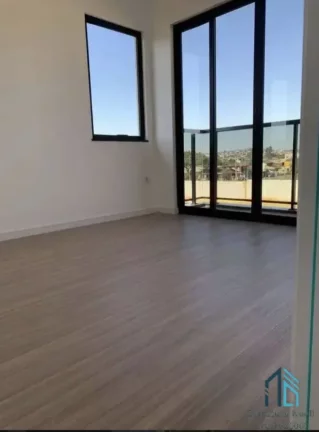 Imagem Sobrado em condomínio, amplo terreno, 03 quartos c/suíte, no Guabirotuba em Colombo -PR