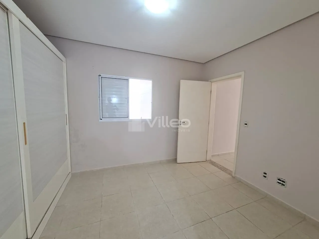 Imagem Venha conhecer e se encantar por essa confortável casa num dos condomínios mais tradicionais de So...