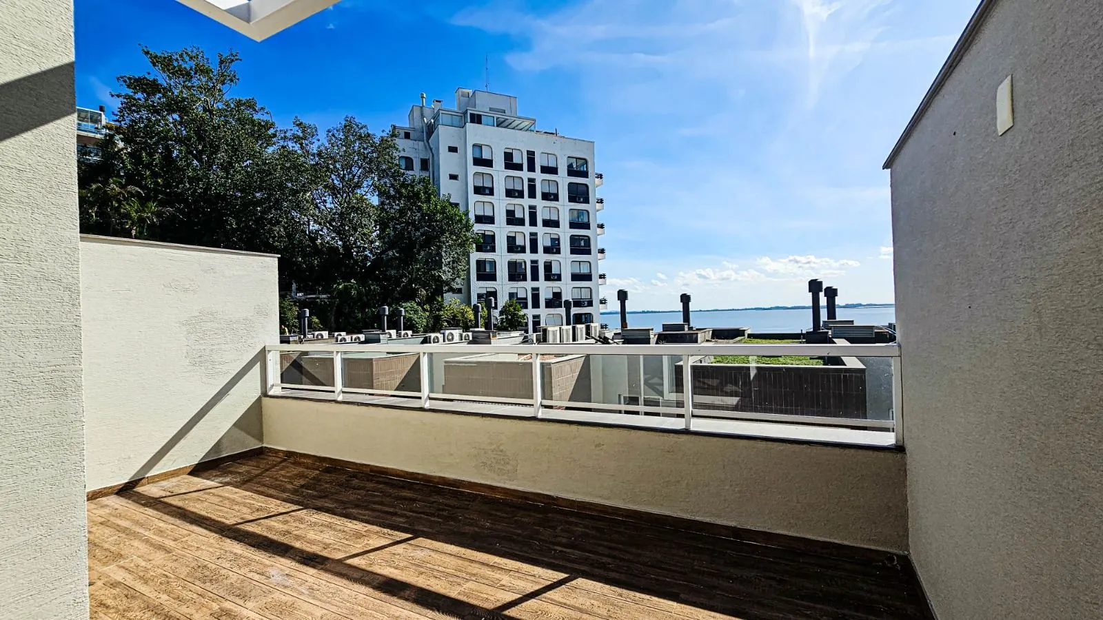 Imagem Casa 3 andares de 250,88m², com elevador novo