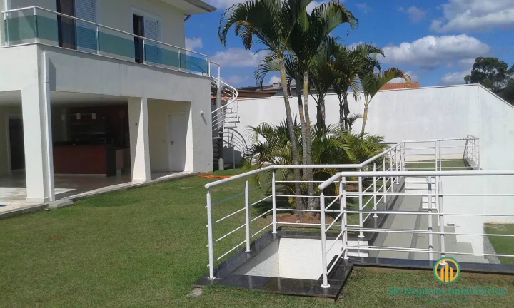Imagem Maravilhosa moderna clean, com 3 suítes, a master com 2 closets, piscinas,