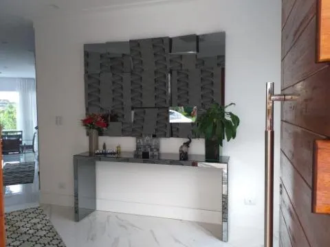 Imagem VENDA DE CASA NO CONDOMÍNIO ARUJÁ COUNTRY CLUB, EM ARUJÁ/SP, 380m² com 3 suítes, área gourmet com churrasqueira, cinema e 4 vagas. CONSULTE-NOS.