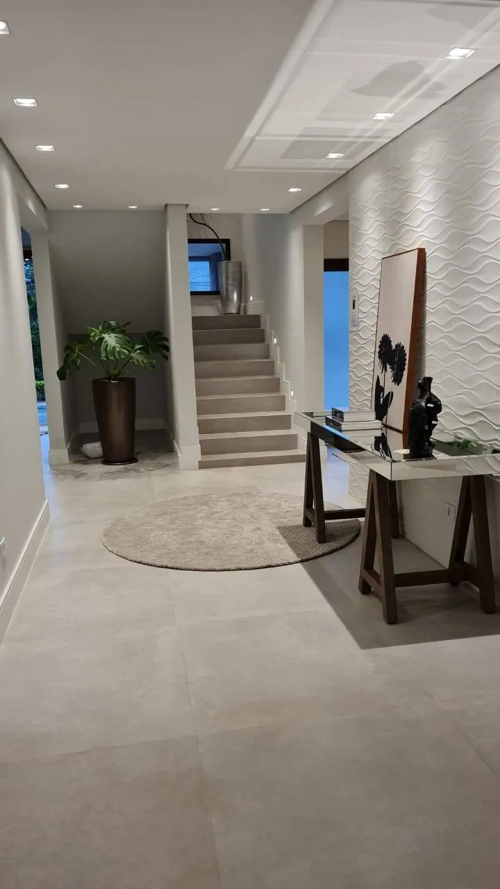 Imagem Casa Sobrado de 400m² de Área Construída Localizada no Alphaville Residencial 2!
