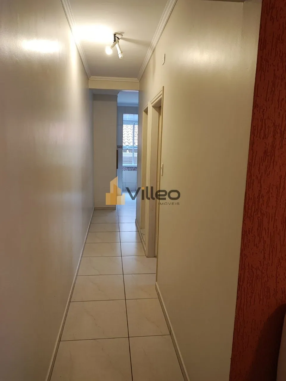 Imagem Duas casas.

Casa do piso superior: Em fino acabamento e inteira reformada.
Sala, dois quartos sendo...