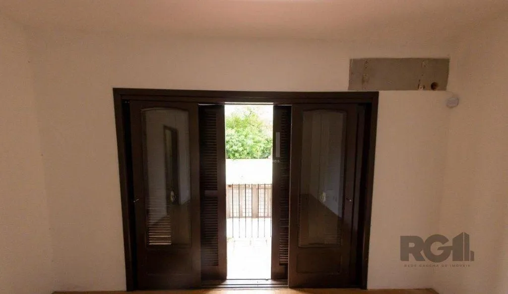 Imagem Casa para Venda - 450m², 4 dormitórios, sendo 3 suites, 5 vagas - Nonoai