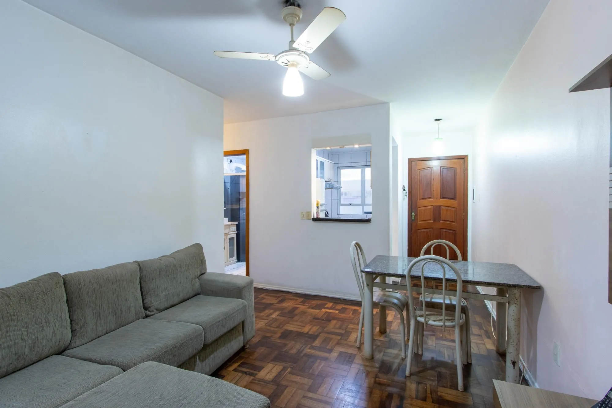 Imagem Apartamento térreo com pátio privativo no coração do Menino Deus, 2 dormitórios.