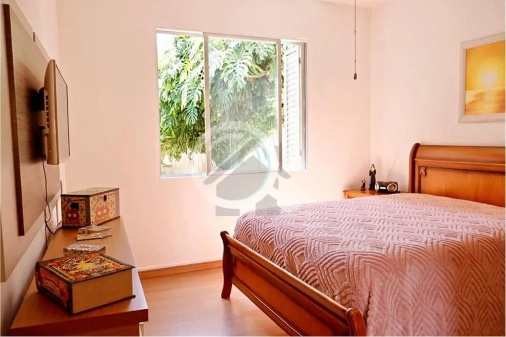 Imagem Amplo apartamento de 90m² de área, lateral, silencioso, possuindo 2 dormitórios, living / sala pa...