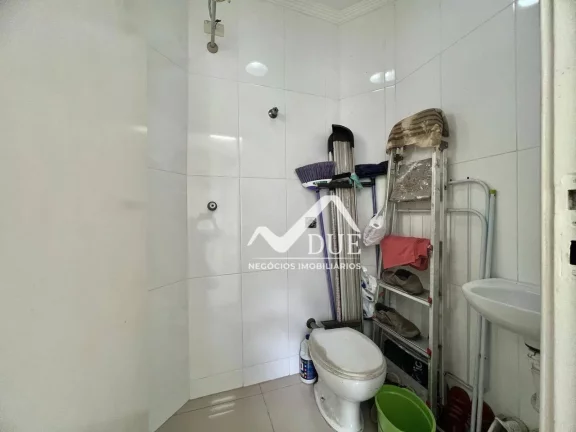 Imagem Ótimo Apartamento 2 dormitórios mais dependência na quadra da praia Aparecida em Santos