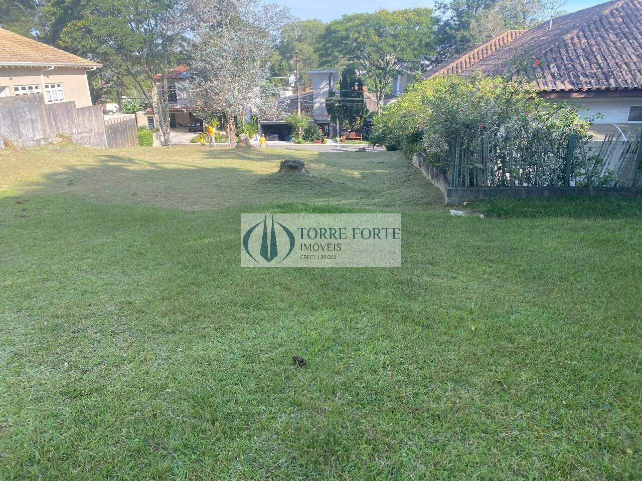 Imagem Excelente terreno na Aldeia da Serra com 466 m², pronto para construir.