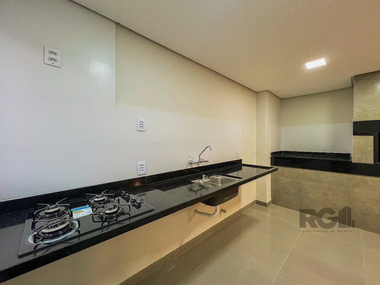 Imagem Casa em Condomínio no bairro Pedra Redonda - 5 dormitórios