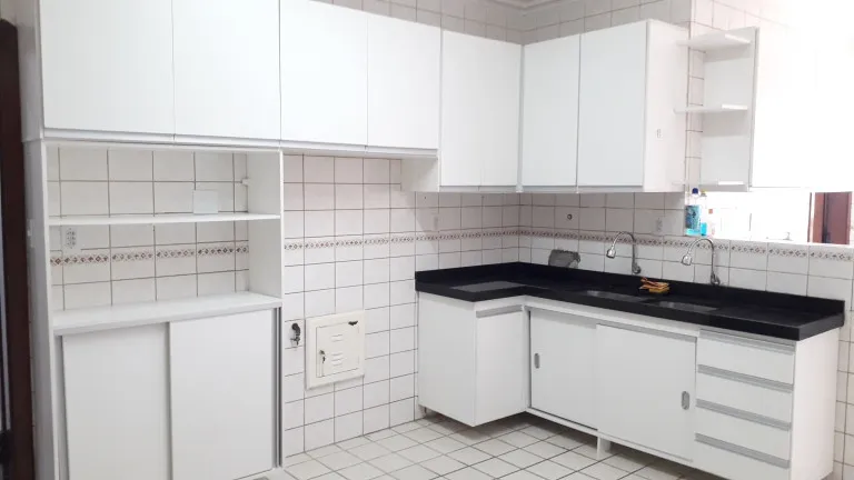 Imagem Apartamento com 4 Quartos para Alugar, 200 m² em Batista Campos - Belém