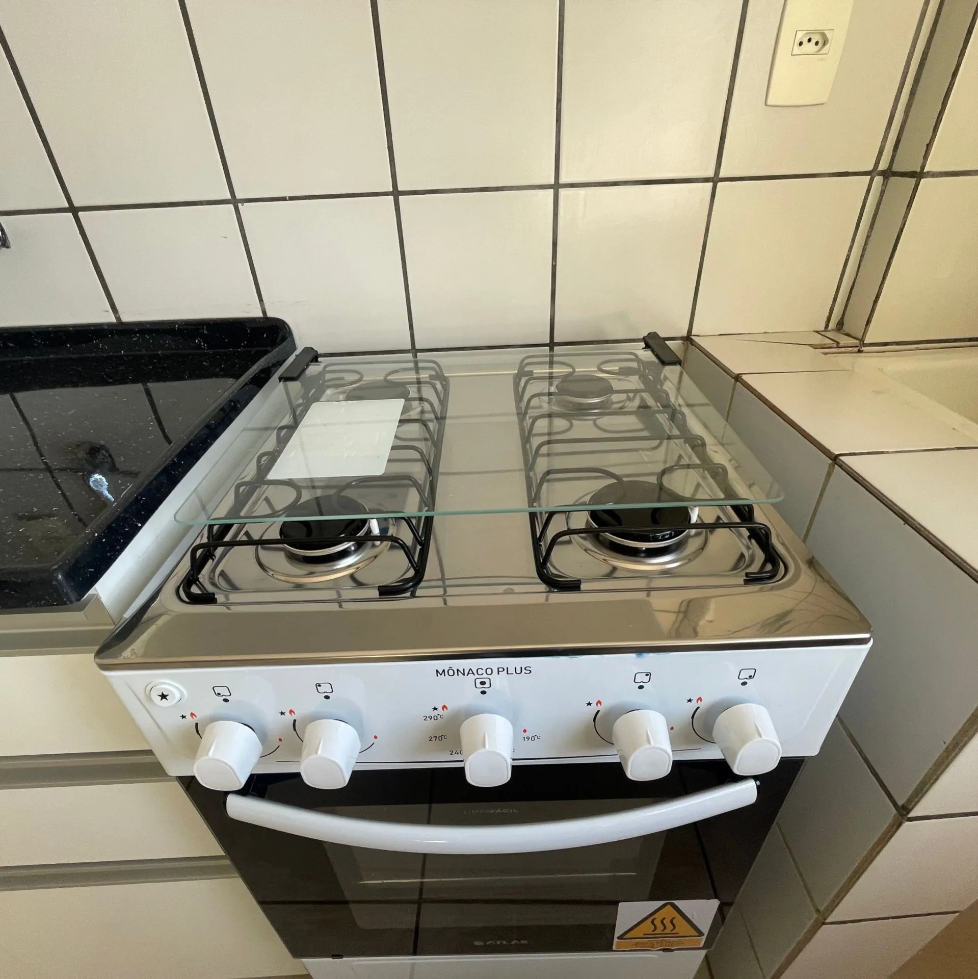 Imagem Apartamento de um dormitório, semimobiliado, para locação anual em Jurerê