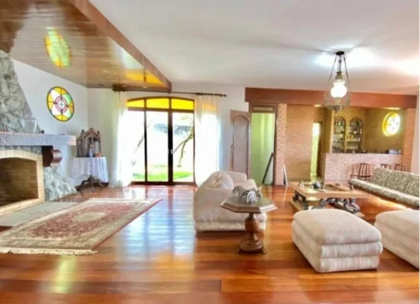 Imagem EXCELENTE CASA NO MANGABEIRAS COM 05 QUARTOS,02 SUÍTES E 04 VAGAS.