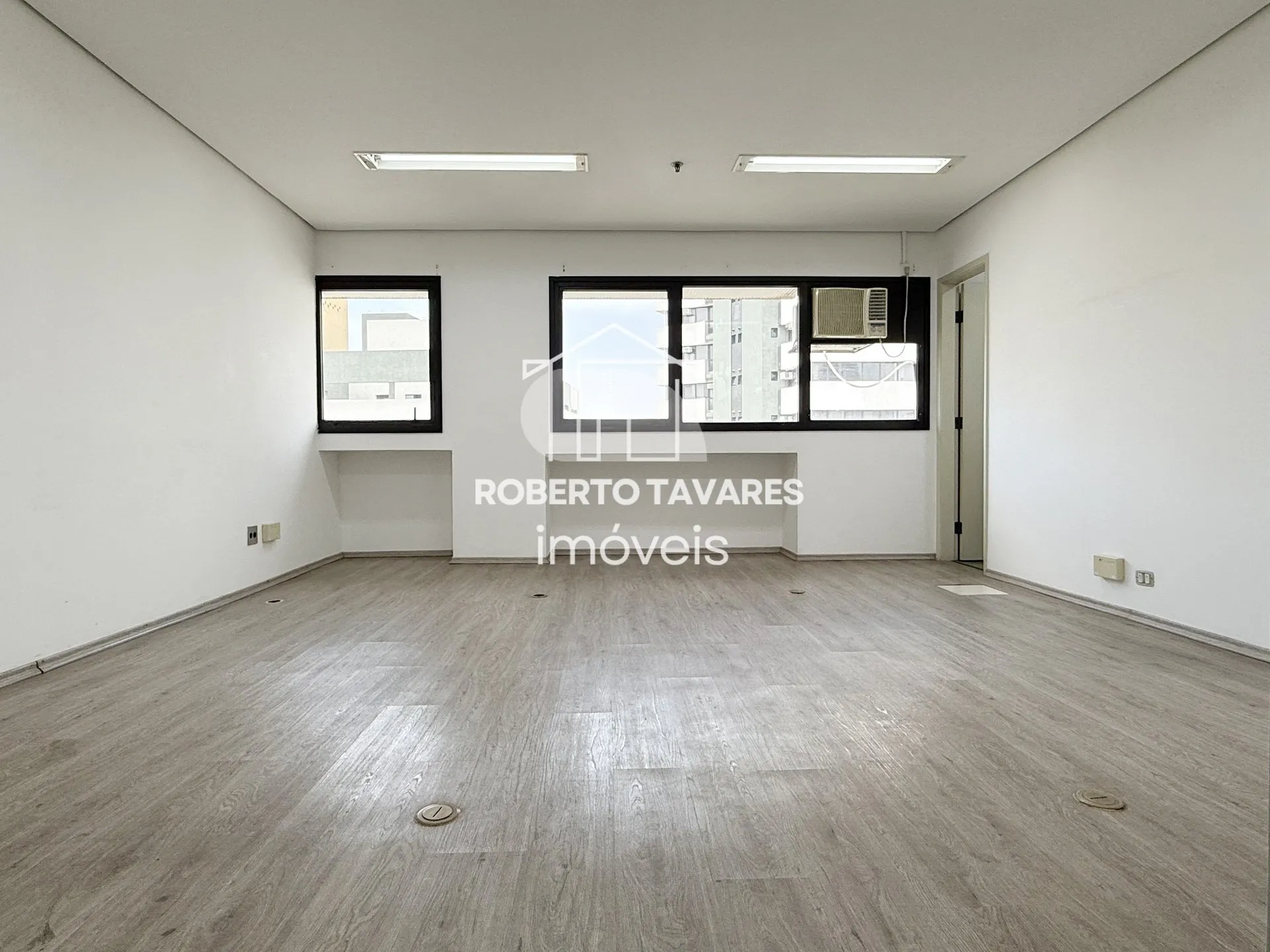 Imagem Prédio monousuário, com 11 andares, 1723m² de área útil, 4032m² de área total, 33 vagas de garagem.