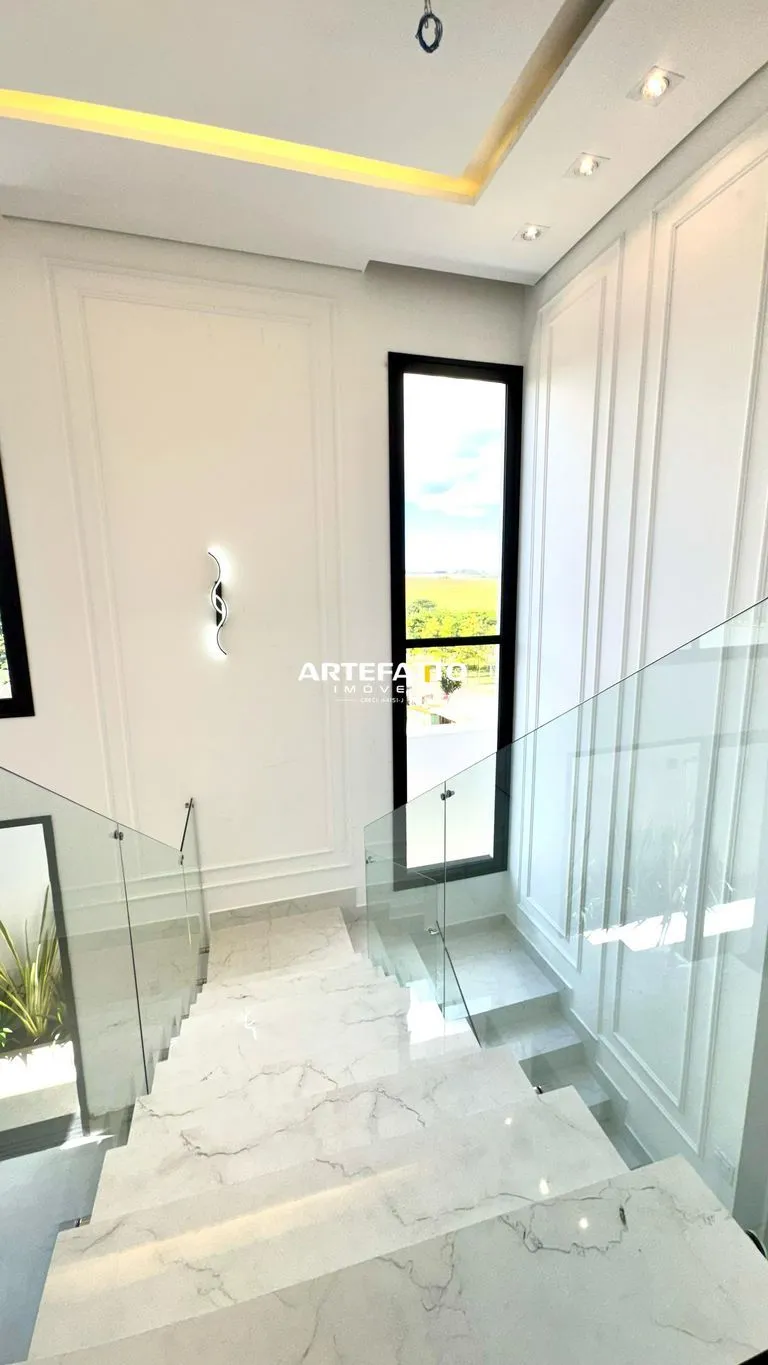 Imagem Casa de condomínio, no Veredas, com 4 suítes.