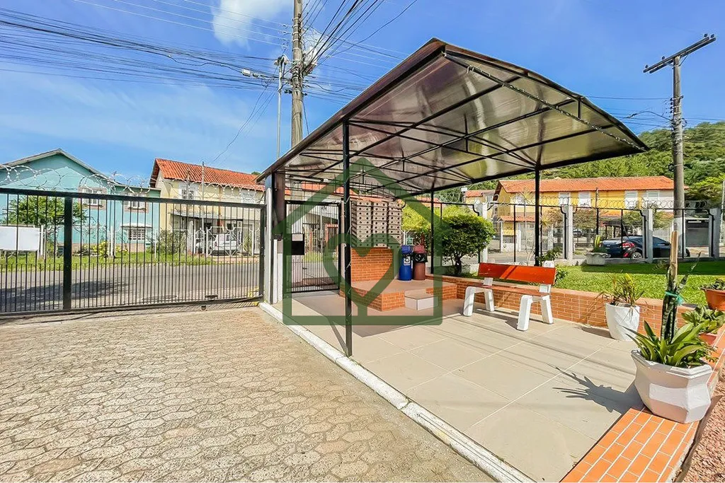 Imagem Casa em condomínio semimobiliada, com 85m² privativos, que combina de forma harmoniosa conforto, f...