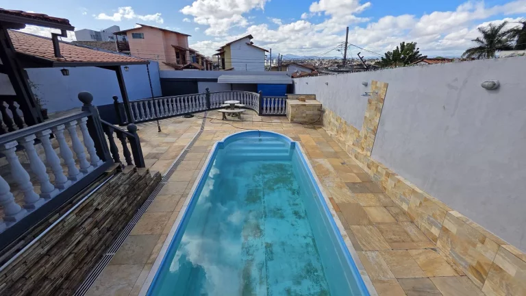 Imagem Casa com 2 quartos, sendo 1 suíte - Jardim Leblon
