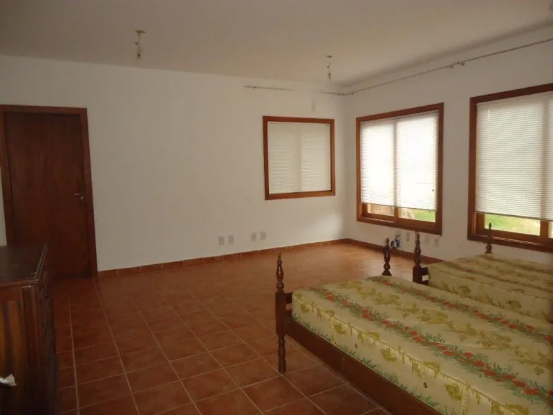 Imagem Magnífica Casa de Condomínio à Venda em Valinhos-SP, Bairro Pinheiro: 4 quartos, 4 suítes, 3 salas, 5 banheiros, 5 vagas, 450m².
