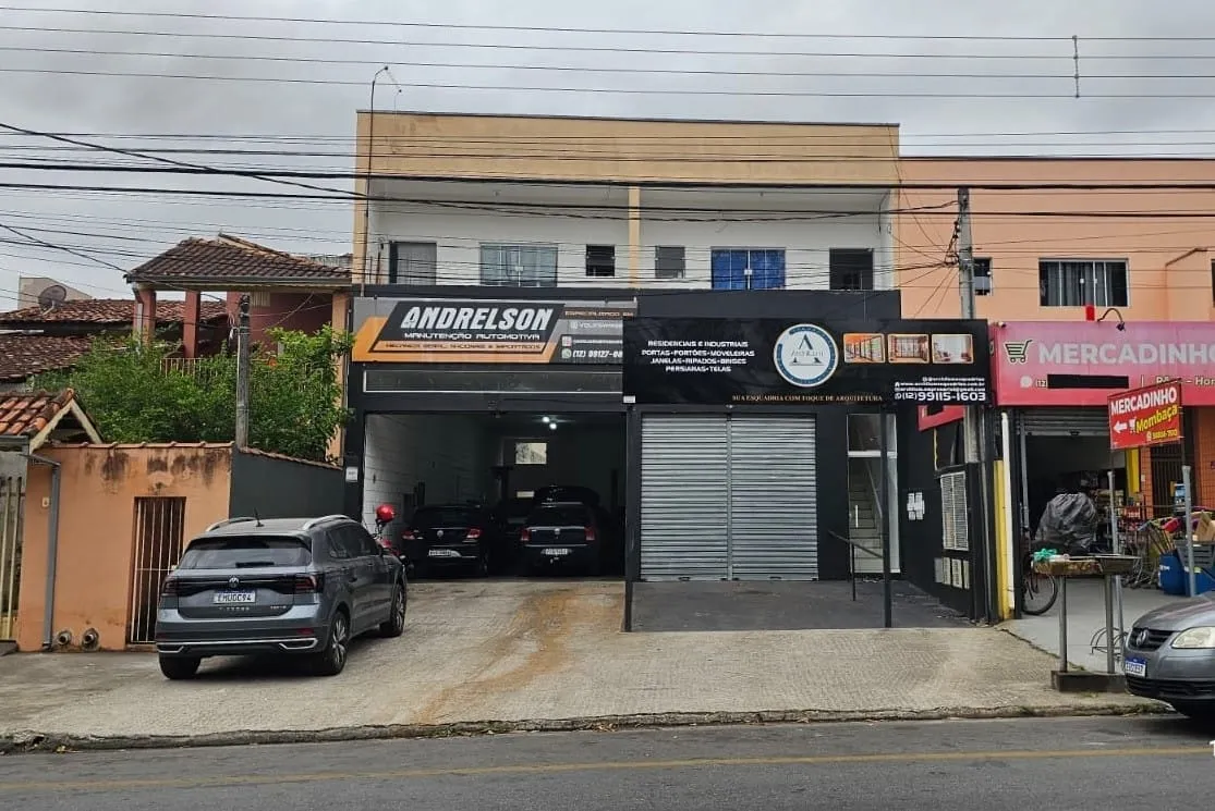 Imagem Excelente Oportunidade de Investimento: 2 Pontos Comerciais e 4 Kitnets em Avenida Movimentada com Alta Visibilidade