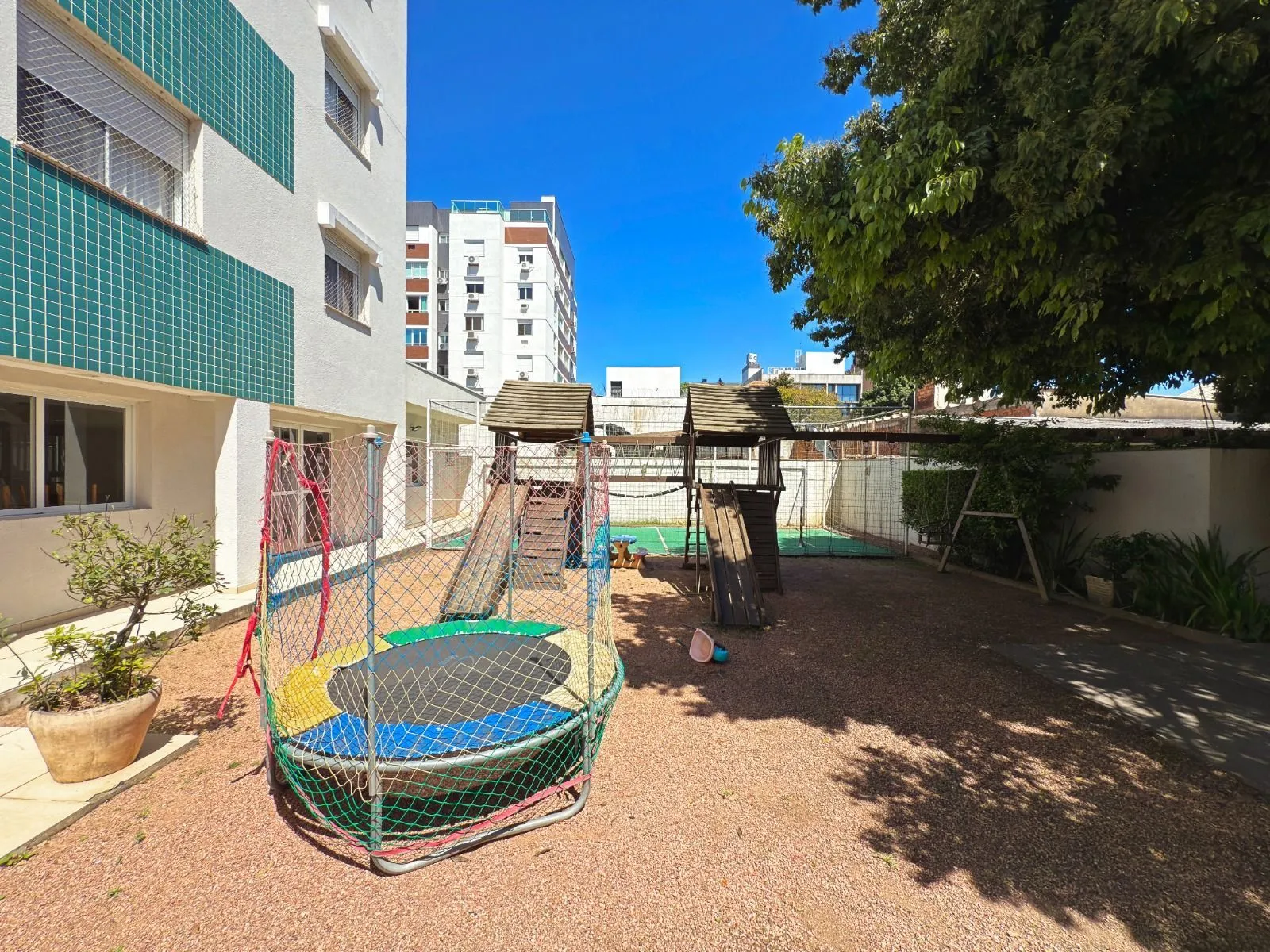 Imagem Excelente apartamento de 3 dormitórios, 1 suíte e 2 vagas de garagem.