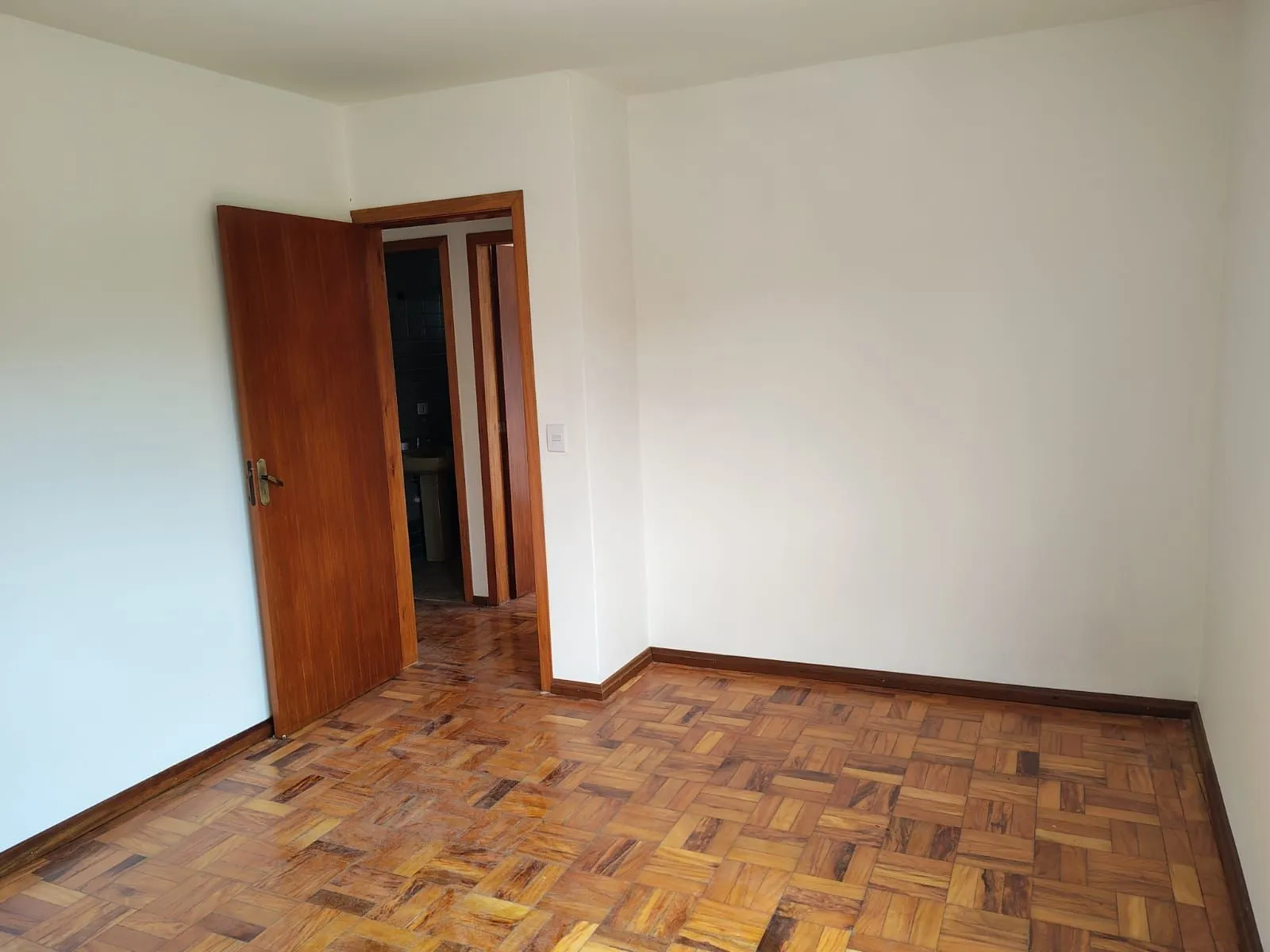 Imagem Lindo 2Dormitórios Dependência de Empregada Desocupado Sacada com Churrasqueira Privativa