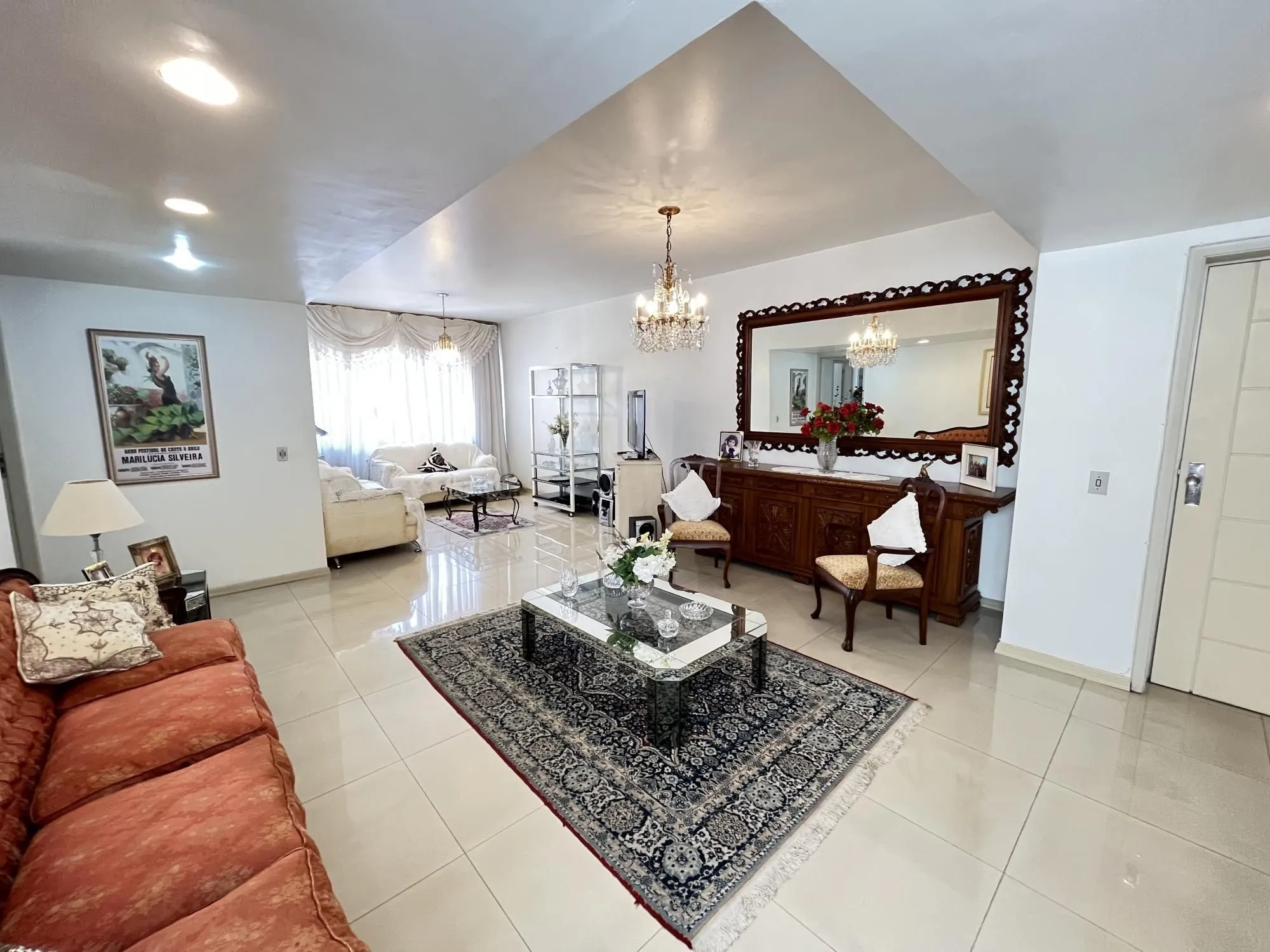 Imagem Apartamento Venda - 190.8m², 3 dormitórios, 1 suíte, 1 vaga - Centro Histórico