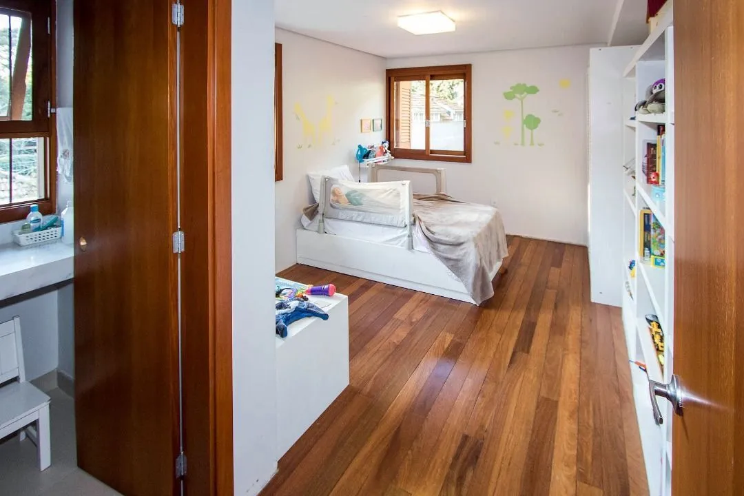Imagem Casa para Venda - 420m², 4 dormitórios, sendo 3 suites, 5 vagas - Tristeza