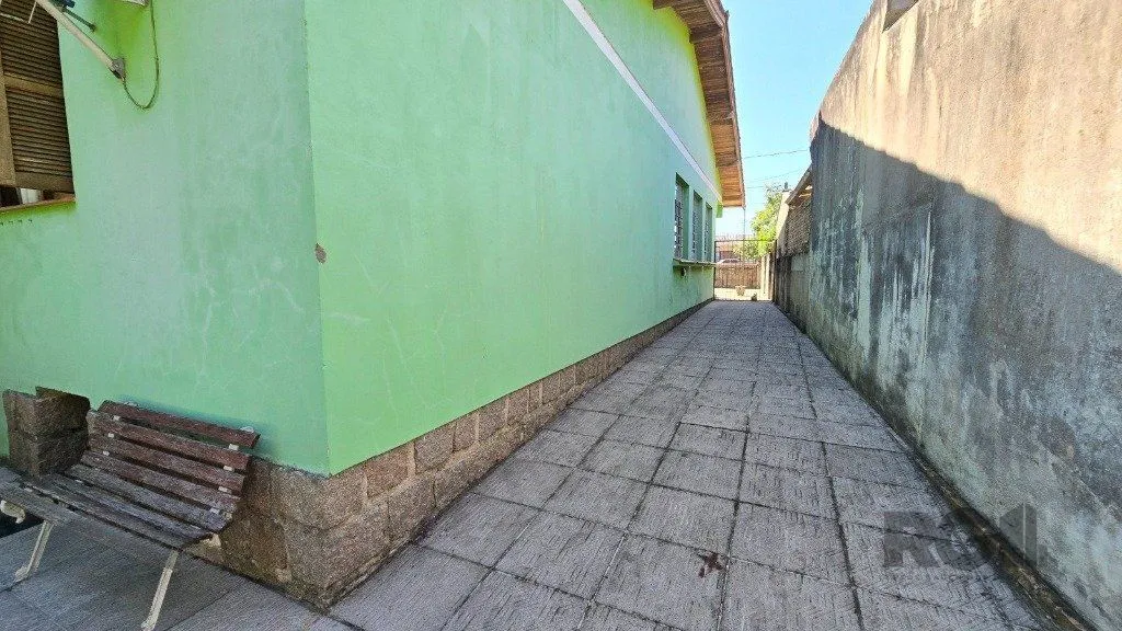 Imagem Casa com 161,25m², 3 dormitórios, 4 vagas no bairro Belém Novo