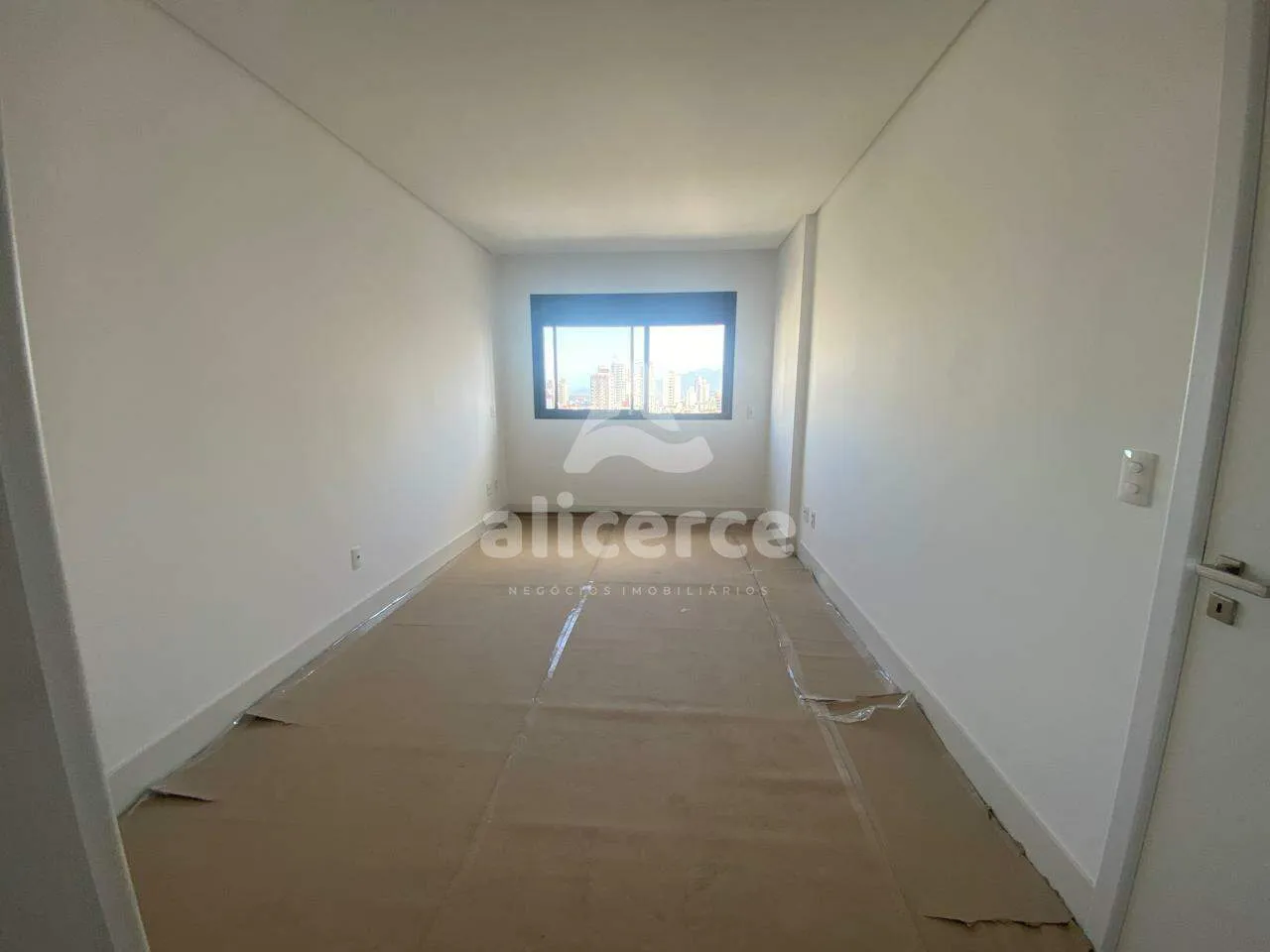 Imagem Apartamento de alto Luxo com 129,15 m² privativos sendo 03 Suítes, Sacada gourmet, no Kobrasol - São José/SC