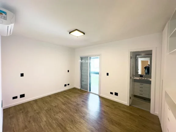 Imagem Vende-se Cobertura na Vila Andrade, com 3 Quartos sendo 1 Suíte, 4 Banheiros, 3 Vagas.