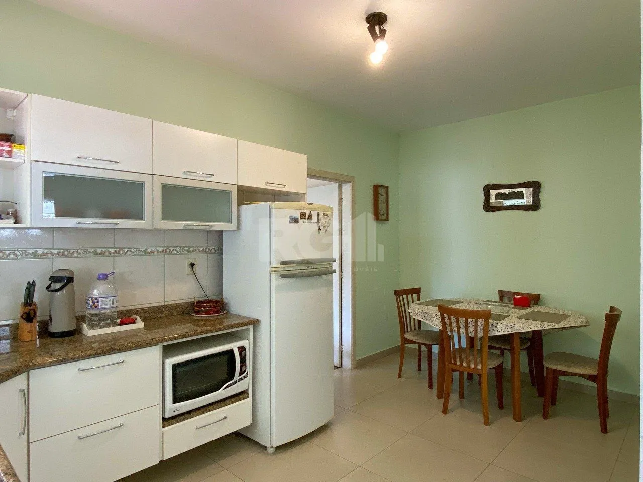 Imagem Casa com 4 dormitórios, no bairro Nossa Senhora das Graças em Canoas/RS