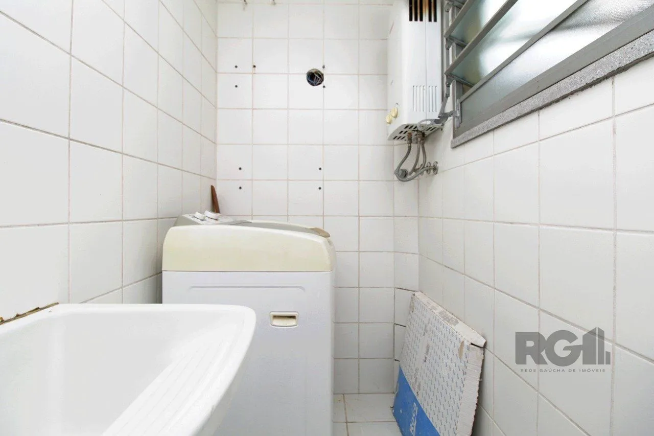 Imagem Apartamento de 2 dormitórios e 1 vaga de garagem no bairro Santana em PoA