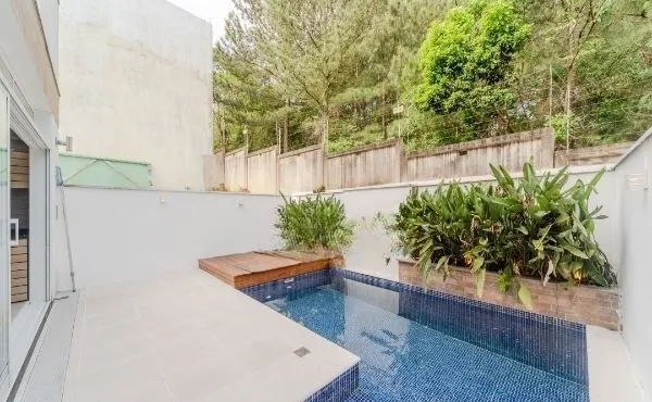 Imagem Uma casa linda dentro de um condomínio fechado, no Lagos de Nova Ipanema.
