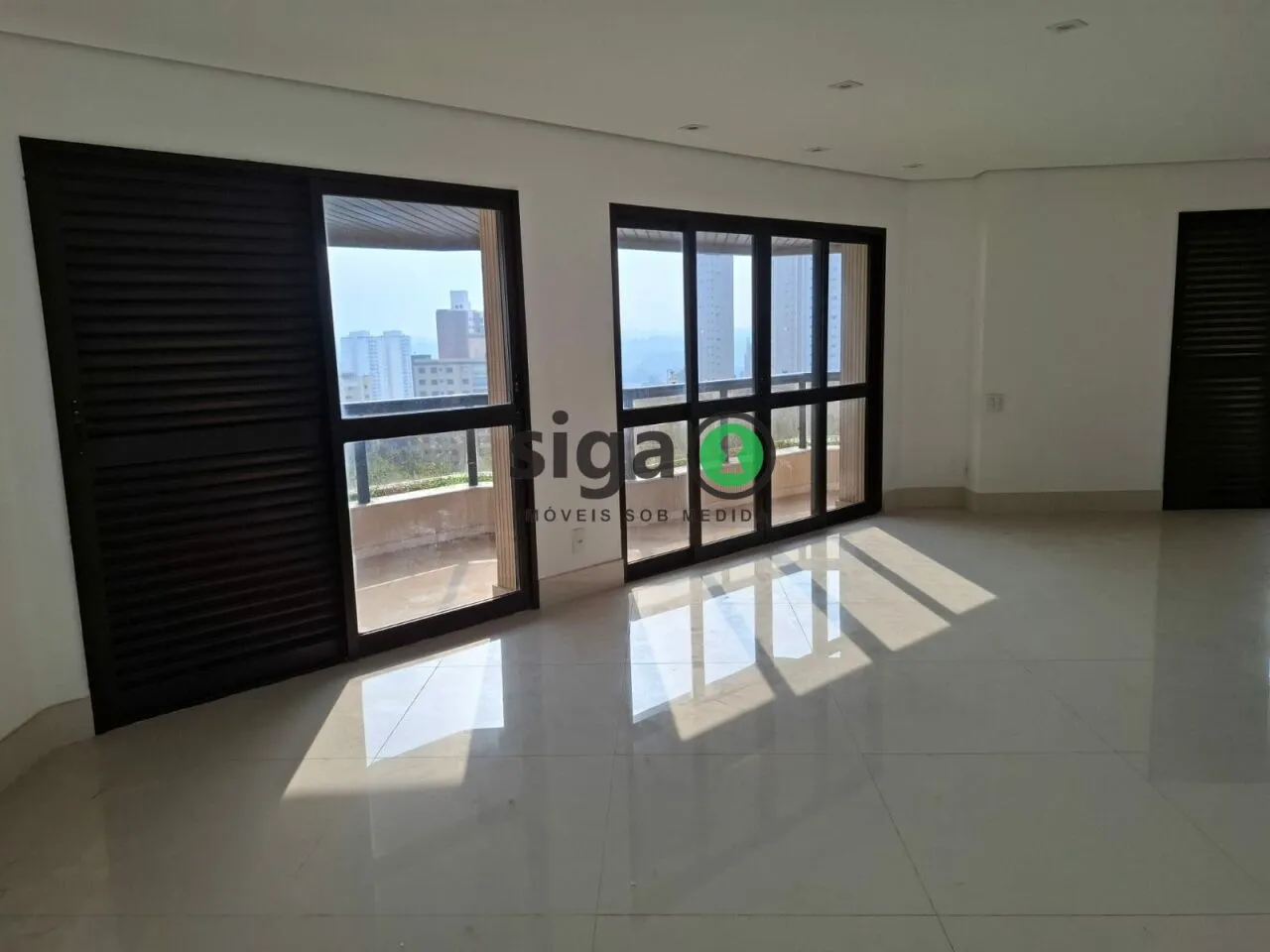 Imagem Apartamento com suítes e 4 vagas para venda, 244 m² -Vila Susana - Edifício: Cambridge Park
