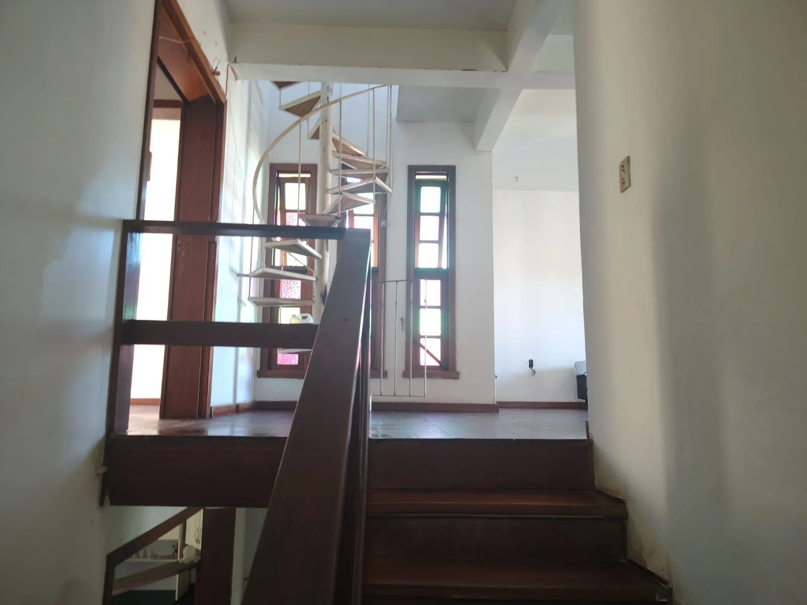 Imagem Casa de 4 dormitórios, 1 suíte e 4 vagas de garagem no bairro Cavalhada.