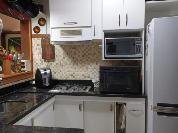 Imagem Espaçosa casa em Garopaba-SC: 3 dormitórios, suíte, jardim e documentação completa.
