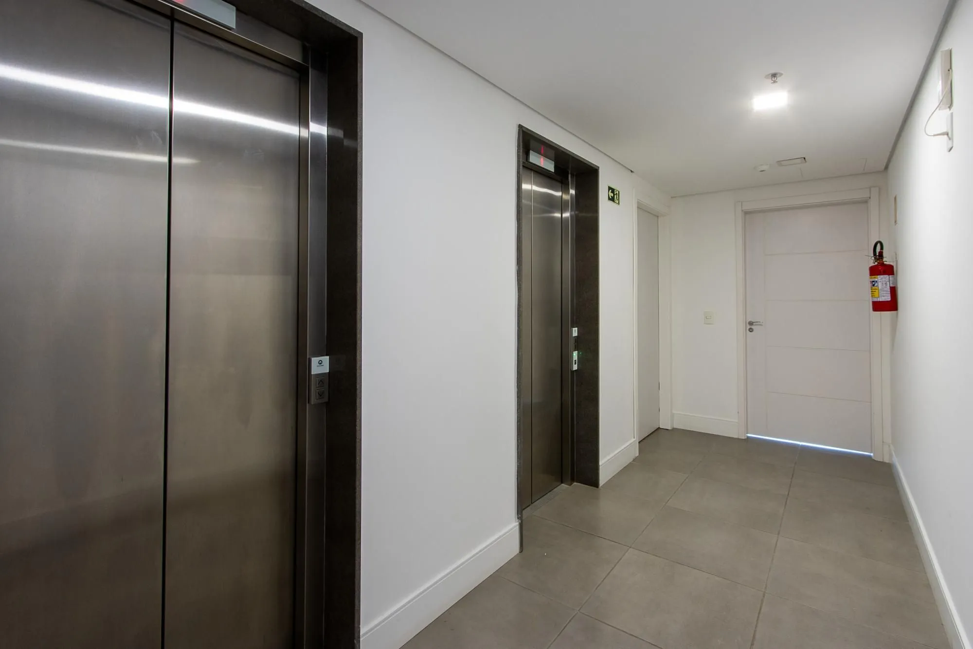 Imagem Conjunto/Sala para Venda - 118.74m², 0 dormitórios, São João
