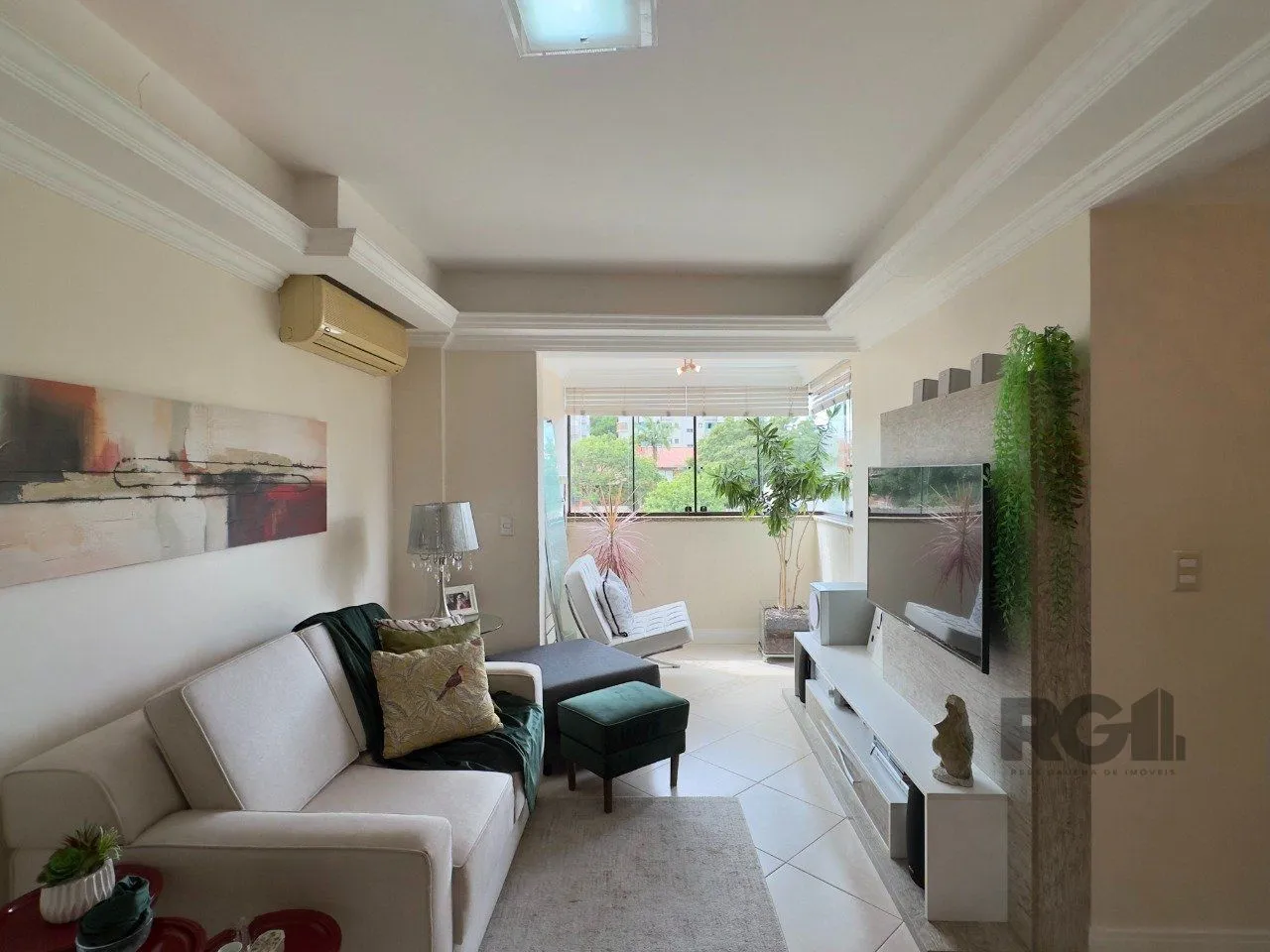 Imagem APARTAMENTO 2 DORMITÓRIOS, DE FRENTE, COM VAGA DE GARAGEM NO JARDIM BOTÂNICO