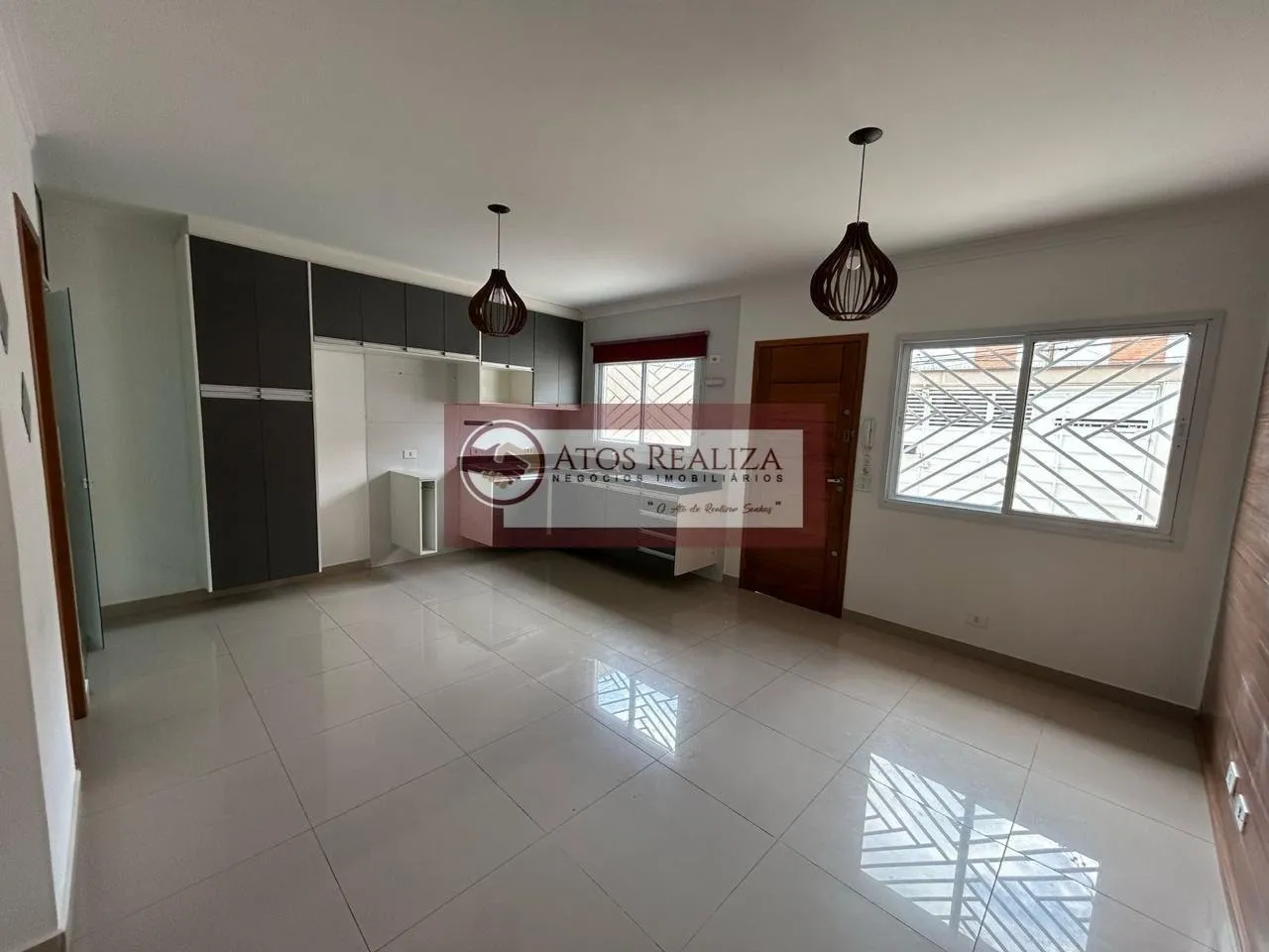 Imagem Sobrado à Venda no Jardim Ubirajara, Região de Interlagos SP, 2 Suítes, Lavabo, 2 vagas de Garagem, 70m²