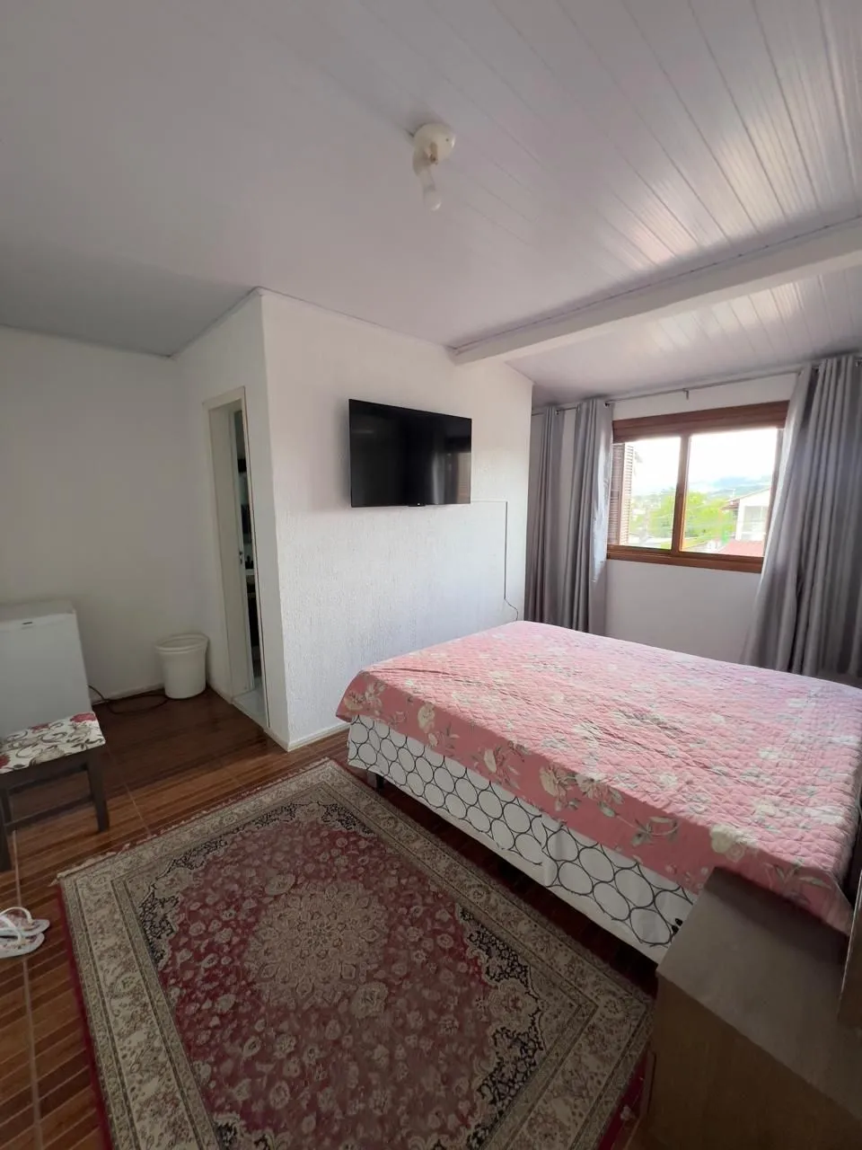 Imagem Ampla casa no Bairro Restinga 4 Dormitórios sendo um suíte