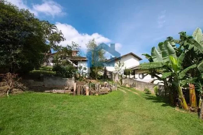 Imagem Casa estilo chácara c/ galpão próxima ao Centro de Cotia