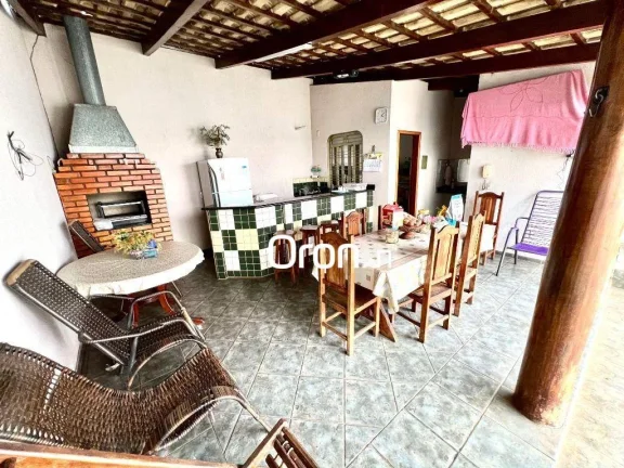 Imagem Sobrado à venda, 247 m² por R$ 1.100.000,00 - Jardim América - Goiânia/GO