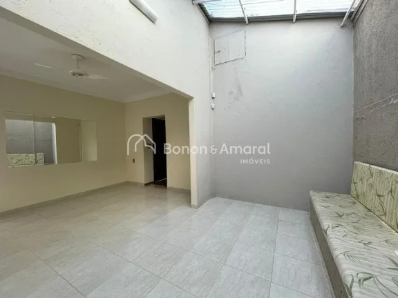 Imagem Casa bairro no Chácara da Barra em Campinas/SP. São 185m² de construção, sala estar com ar-cond...