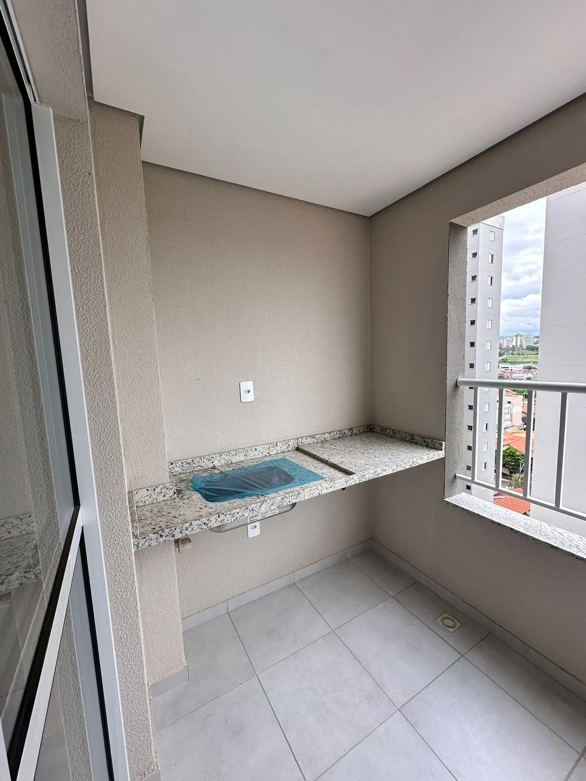 Imagem Apartamento com 61M² de 2 Dormitórios sendo 1 Suíte e Sacada Gourmet no Cond. Residencial Azaleia