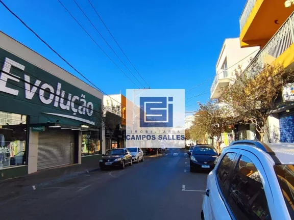 Imagem Casa com 3 dormitórios para alugar por R$ 3.861/mês - Rua Treze de Maio -Centro - Socorro/SP