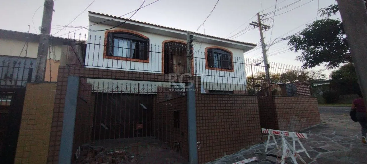Imagem Casa de 4 dormitórios no bairro Parque Santa Fé