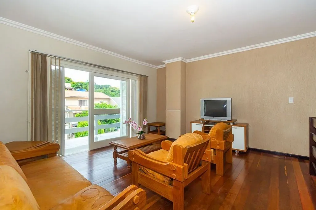 Imagem Casa de 4 dormitórios à venda no Bairro Ipanema - Porto Alegre