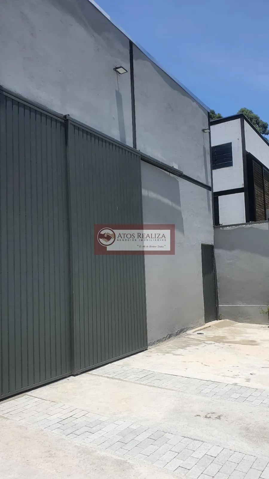 Imagem Alugo Galpão de 360m² em Jardim Satélite - São Paulo: locação por R$ 10.000.Grande oportunidade para seu negócio.