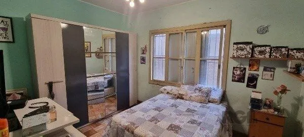 Imagem Vende-se ampla casa 6 quartos, 2 suítes, 5 vagas de garagem, churrasqueira e duas entradas individuais - 360m² - Chácara das Pedras