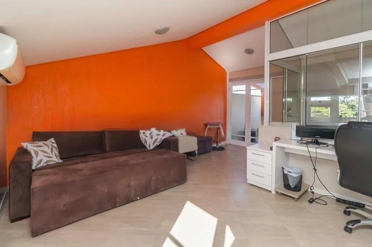 Imagem Casa com 03 quartos no Bairro de Ipanema em Porto Alegre/RS
