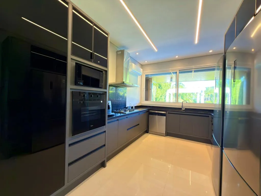 Imagem Casa em Condominio 5 Dormitórios - Bairro --